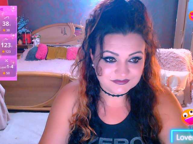 Ariellefoxy live cam on BongaCams