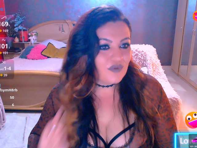 Ariellefoxy live cam on BongaCams