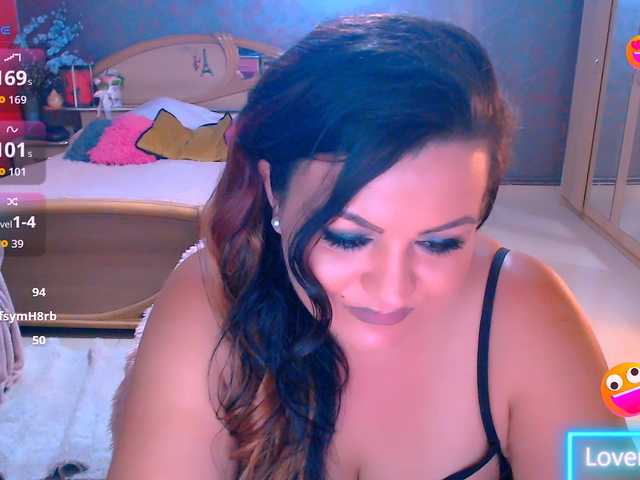 Ariellefoxy live cam on BongaCams