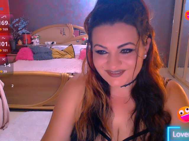 Ariellefoxy live cam on BongaCams