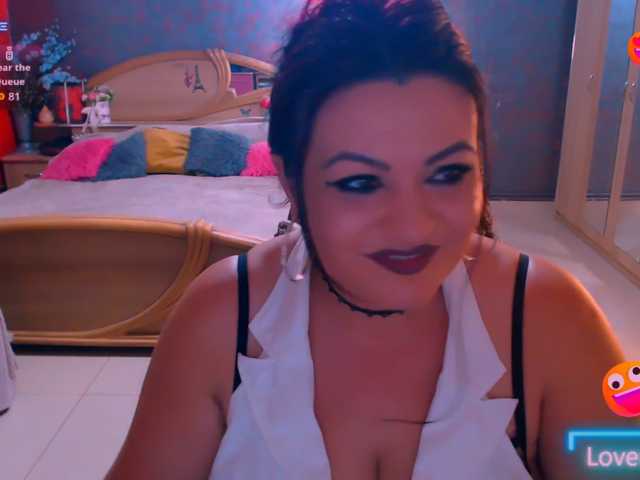 Ariellefoxy live cam on BongaCams