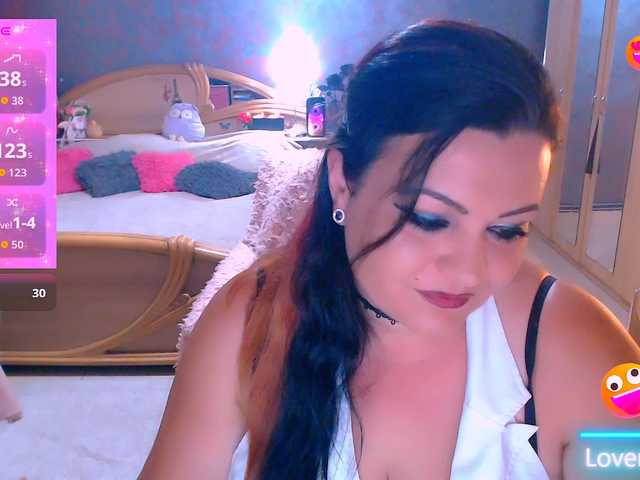 Ariellefoxy live cam on BongaCams