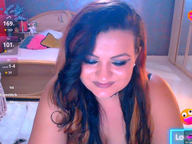 Ariellefoxy live cam on BongaCams