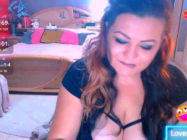 Ariellefoxy Live Webcam on BongaCams