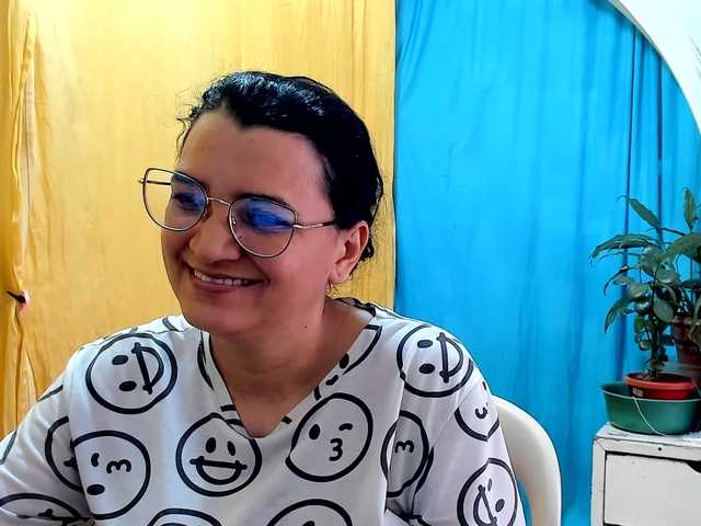 MARILYNG live cam preview