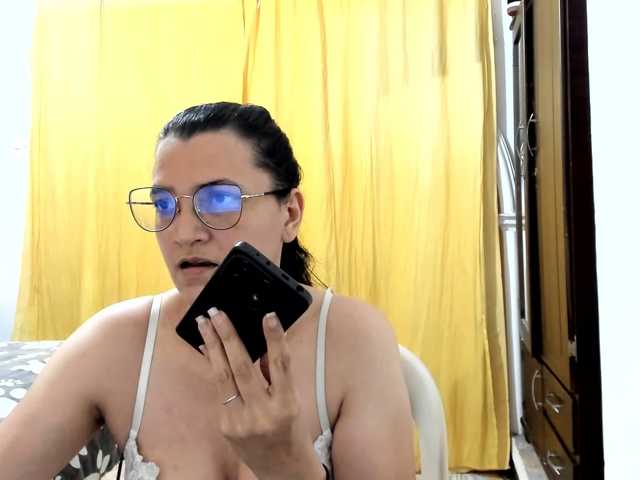 MARILYNG live cam preview