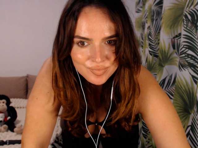 RianaCrystal live cam preview