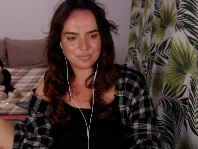 RianaCrystal live cam on BongaCams