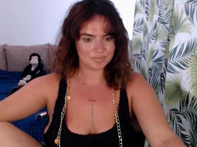 RianaCrystal live cam on BongaCams