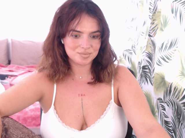 RianaCrystal live cam on BongaCams
