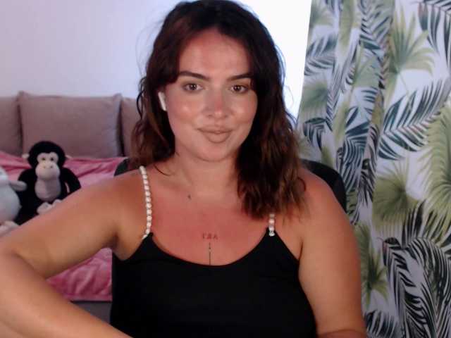 RianaCrystal live cam on BongaCams