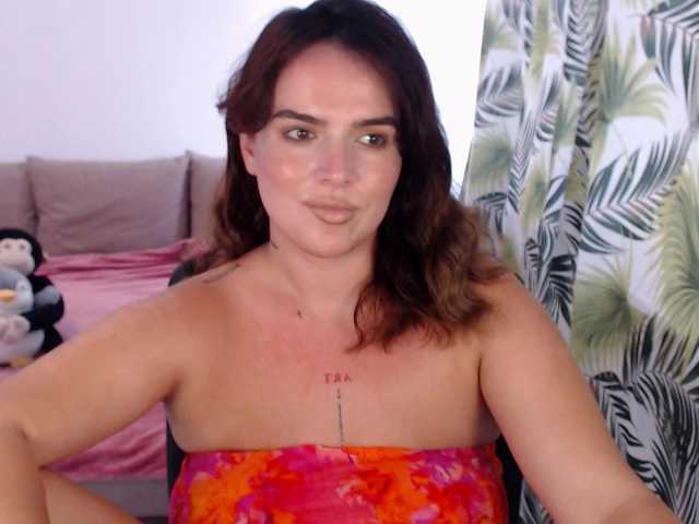 RianaCrystal live cam on BongaCams