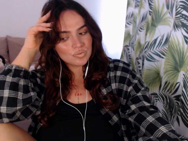 RianaCrystal live cam preview