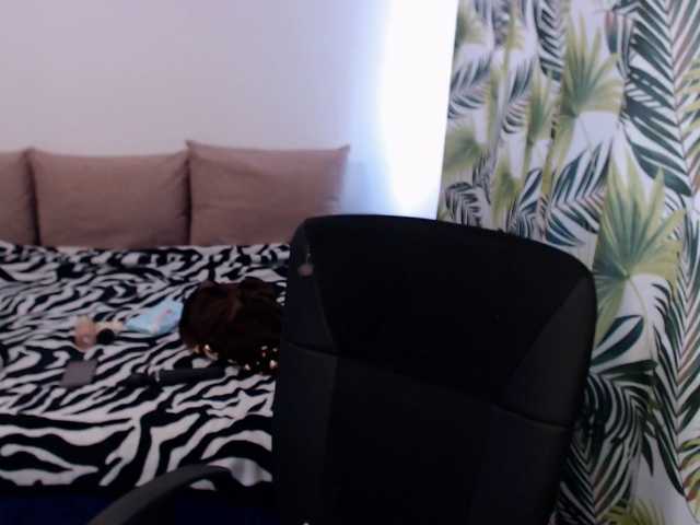RianaCrystal live cam on BongaCams