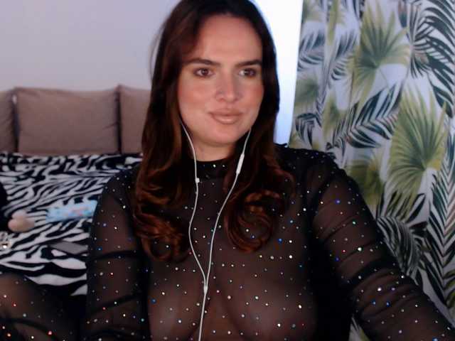 RianaCrystal live cam on BongaCams