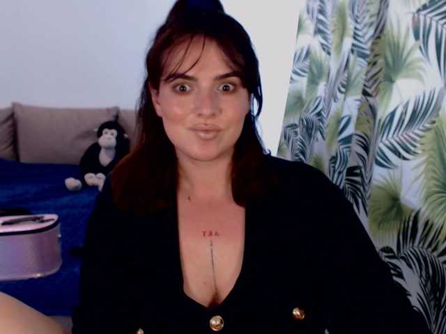 RianaCrystal live cam on BongaCams