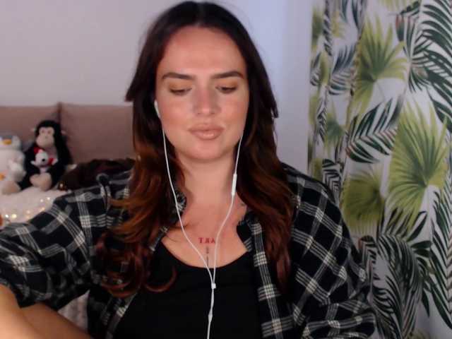 RianaCrystal live cam on BongaCams