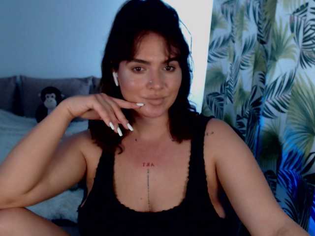 RianaCrystal live cam on BongaCams