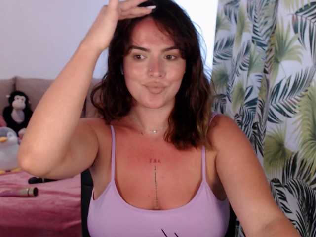 RianaCrystal live cam on BongaCams