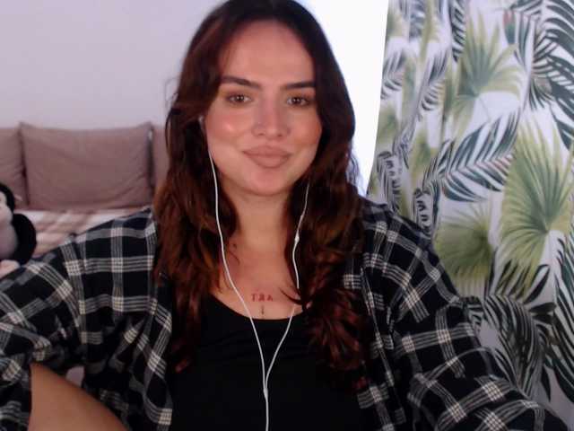 RianaCrystal live cam on BongaCams