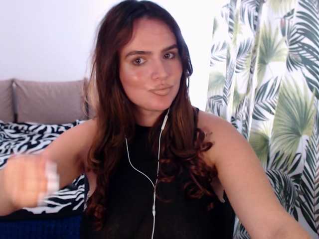 RianaCrystal live cam on BongaCams