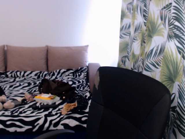 RianaCrystal live cam on BongaCams