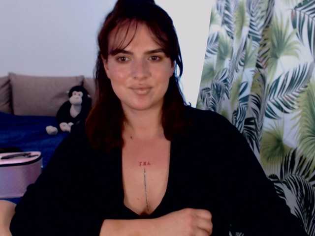 RianaCrystal live cam on BongaCams