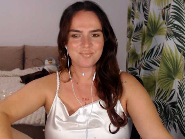 RianaCrystal live cam on BongaCams