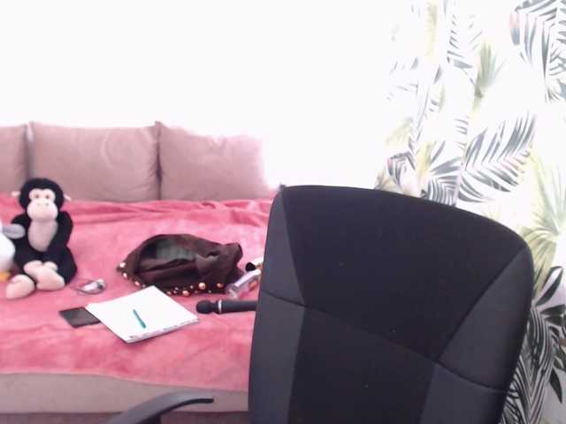 RianaCrystal live cam on BongaCams