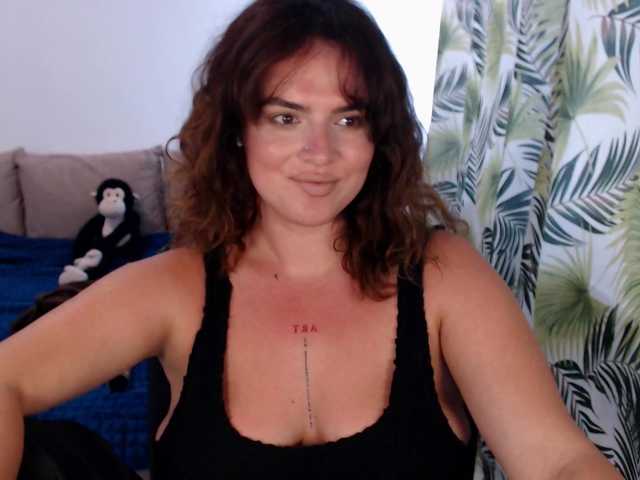 RianaCrystal live cam on BongaCams