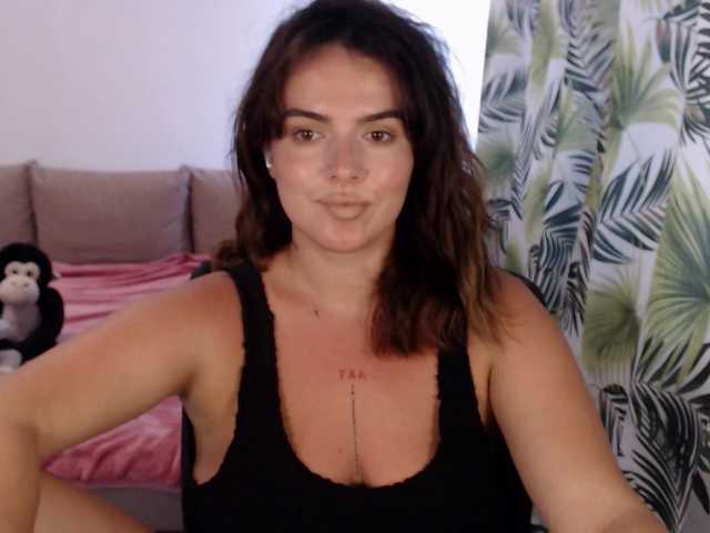 RianaCrystal live cam on BongaCams