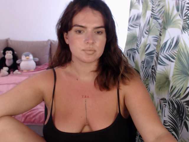 RianaCrystal live cam on BongaCams