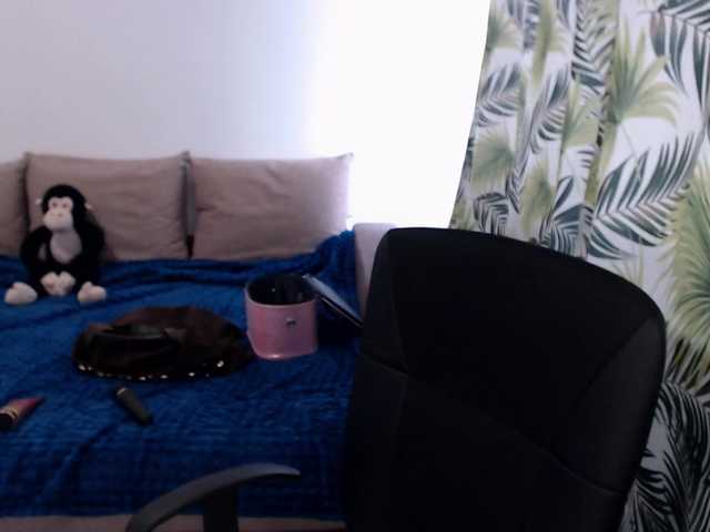 RianaCrystal live cam on BongaCams