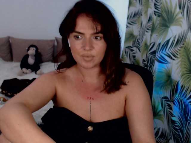 RianaCrystal live cam on BongaCams