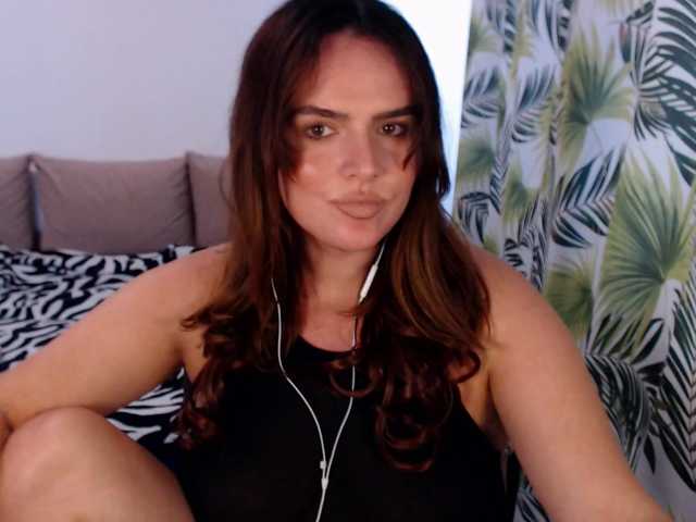 RianaCrystal live cam on BongaCams