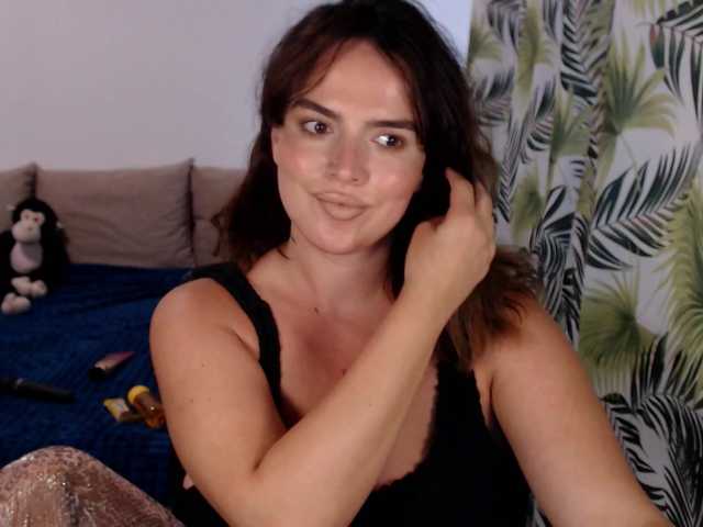 RianaCrystal live cam on BongaCams