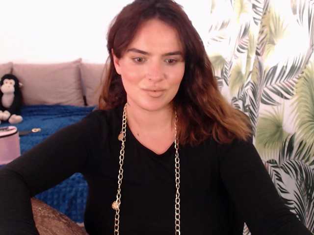 RianaCrystal live cam on BongaCams
