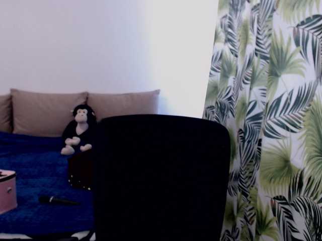 RianaCrystal live cam on BongaCams