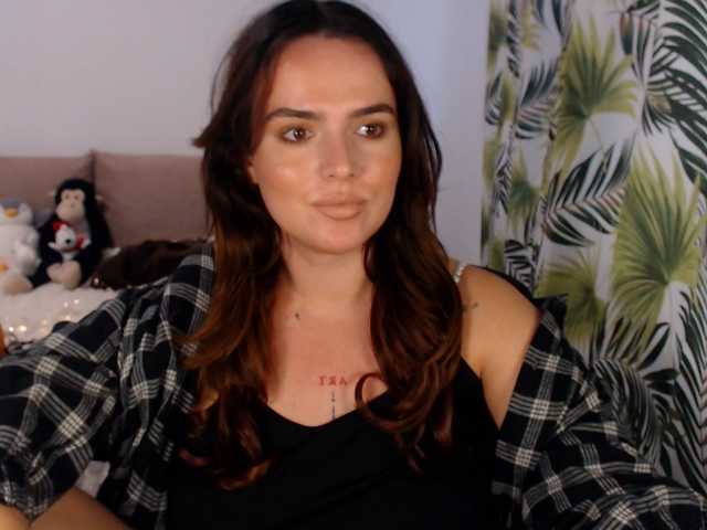 RianaCrystal live cam on BongaCams