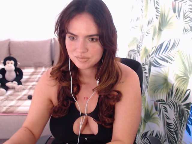 RianaCrystal live cam on BongaCams
