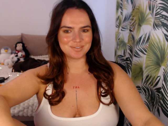 RianaCrystal live cam on BongaCams