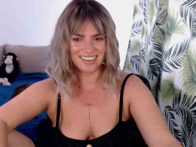 RianaCrystal webcam