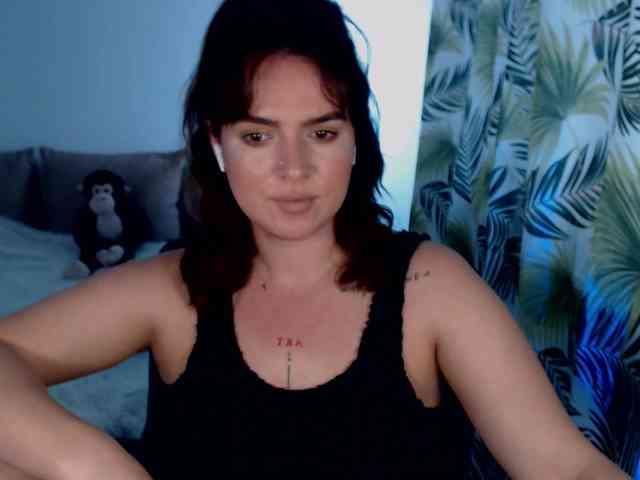 RianaCrystal webcam