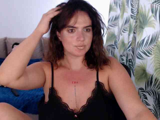 RianaCrystal webcam