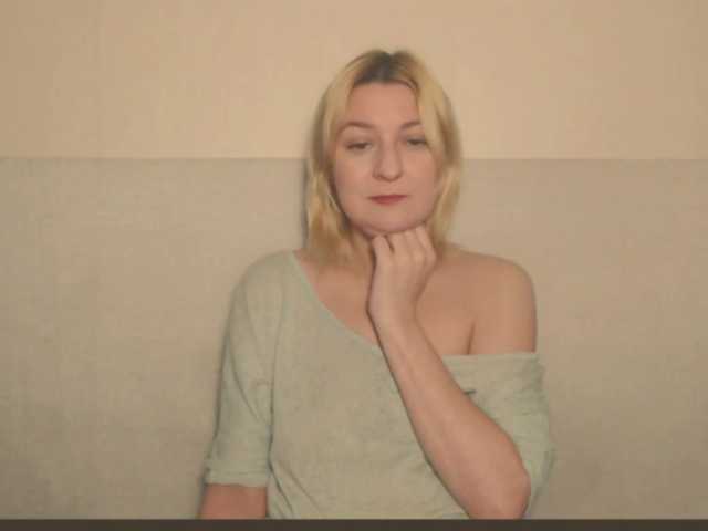 Bonniee — live female cam
