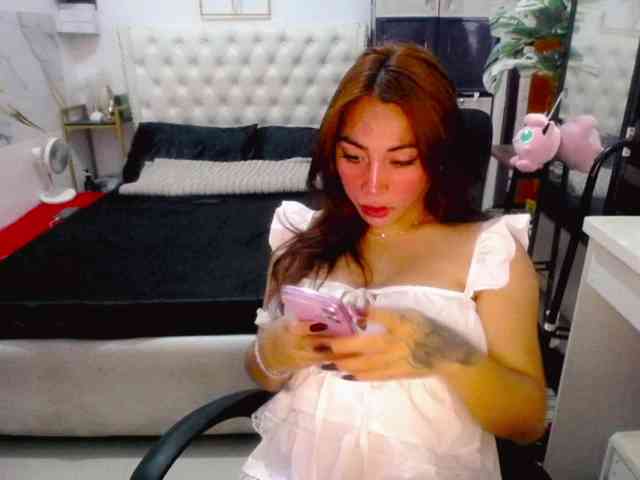 Kristinestar's cam show statistics and live stream