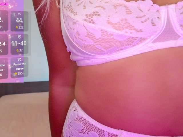 Rosebelle1 live cam on BongaCams