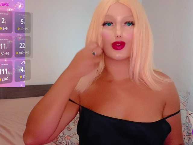 Rosebelle1 live cam on BongaCams