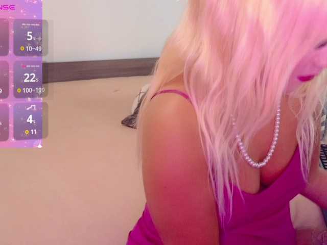 Rosebelle1 live cam on BongaCams