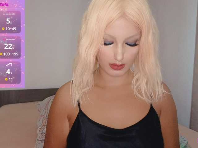Rosebelle1 live cam on BongaCams